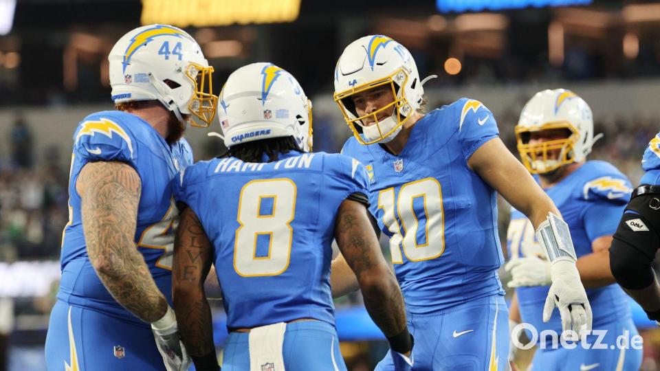 Herbert (2.v.R.) spielte nur wenige Tage nach seiner Operation an der linken Hand. Bild: Kevork Djansezian/AP/dpa