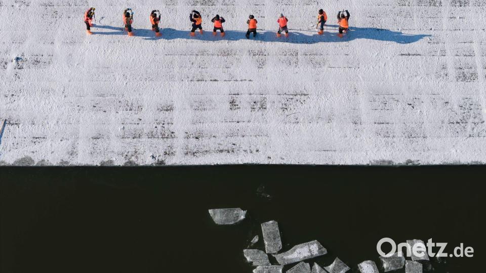 Songhua-Fluss in Harbin: Eissammlung für den Bau von Winterattraktionen. Bild: Zhang Tao/XinHua/dpa