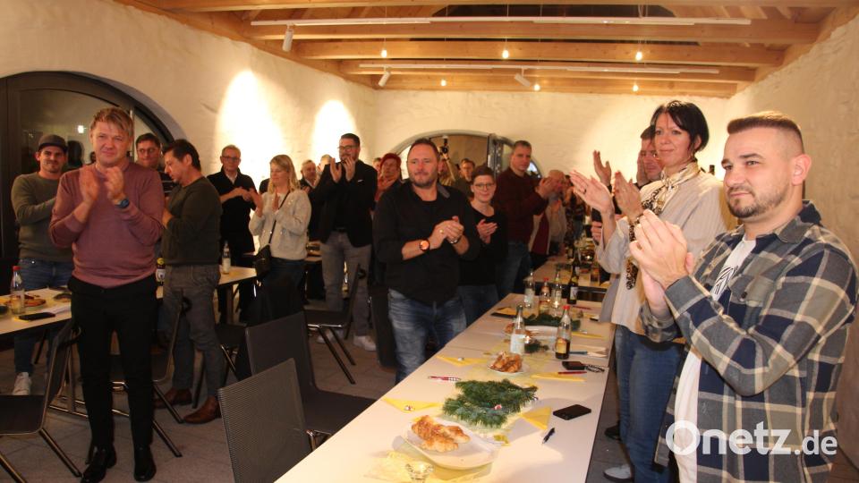Mit "Standing Ovations" wurde Bürgermeisterkandidat David Frischholz gefeiert. Bild: kro