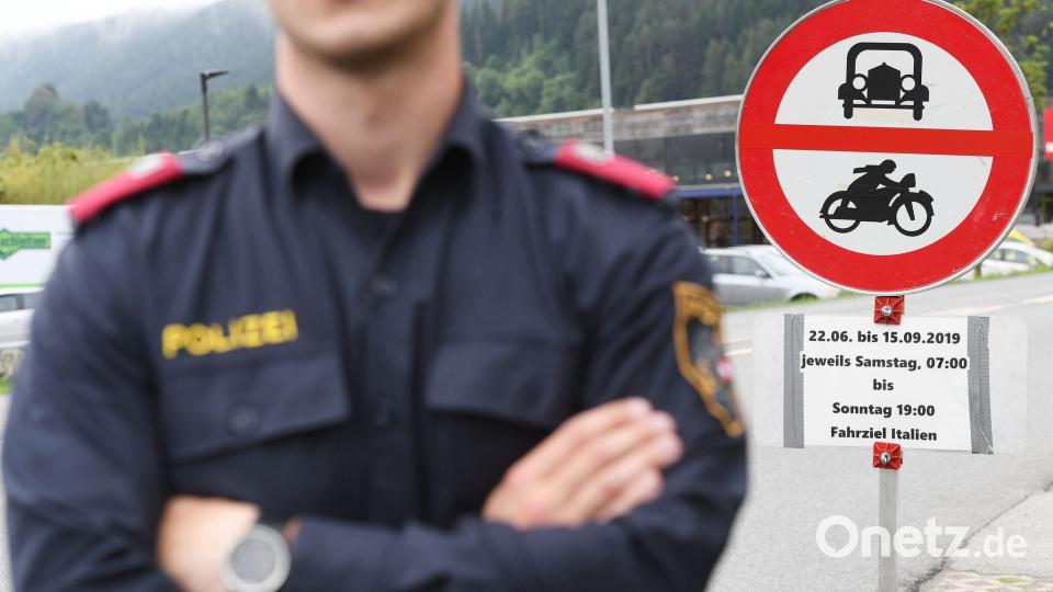 Seit sechs Jahren verhängt Tirol Schleichweg-Verbote. (Archivfoto) Bild: Angelika Warmuth/dpa