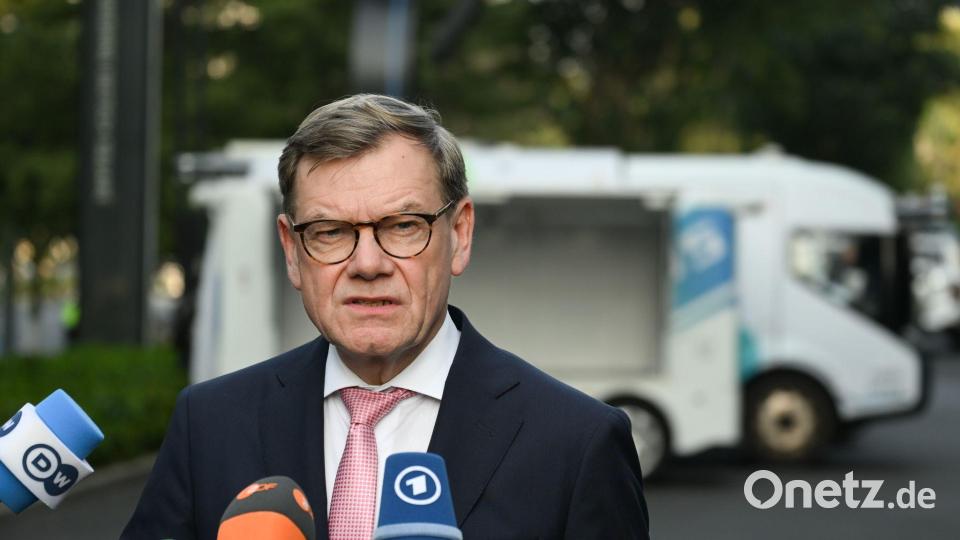 Außenminister Wadephul ist mit Blick aus die russischen Forderungen skeptisch. Bild: Soeren Stache/dpa