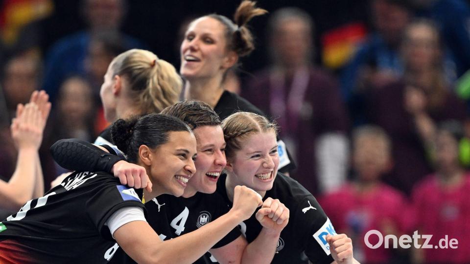 Aimee von Pereira (l), Alina Grijseels und Nina Engel posieren für die Fotografen. Bild: Federico Gambarini/dpa