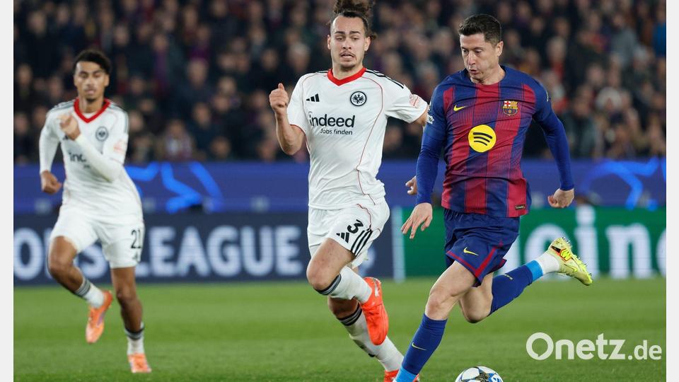 Lieferte eine gute Leistung ab: Arthur Theate (l). Bild: Joan Monfort/AP/dpa