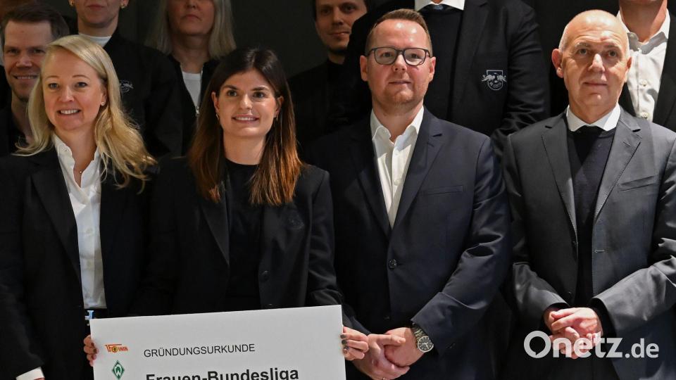 Mit auf dem Gruppenfoto: DFB-Präsident Bernd Neuendorf. Bild: Michael Brandt/dpa