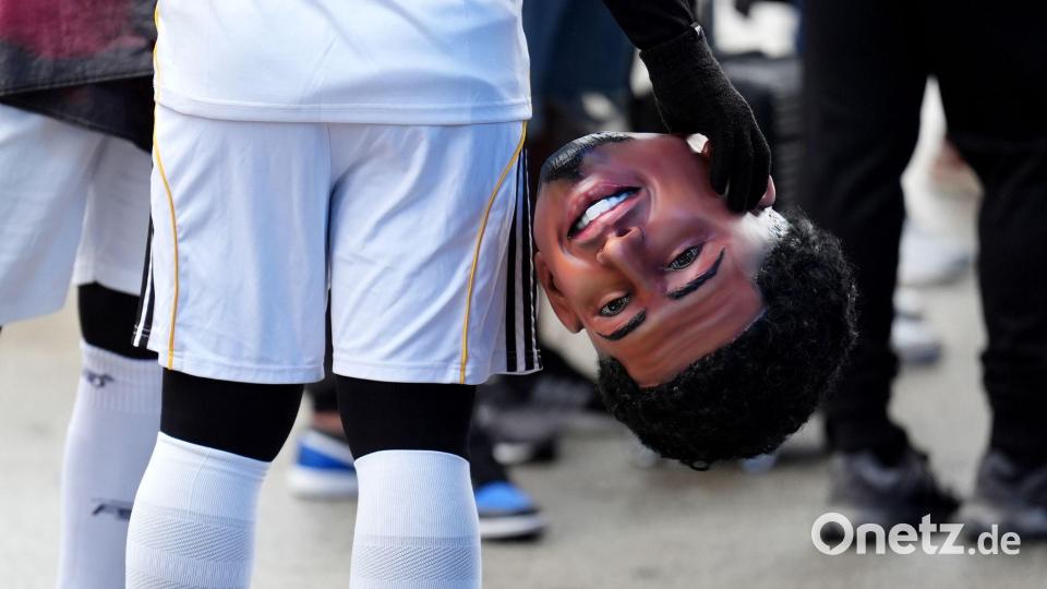 Real-Fan trägt Bellingham-Maske vor CL-Duell gegen Man City Bild: Mike Egerton/PA Wire/dpa