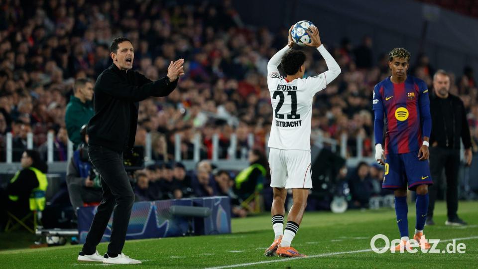 Zollte seiner Mannschaft trotz der Niederlage große Anerkennung: Eintracht-Trainer Dino Toppmöller. Bild: Joan Monfort/AP/dpa