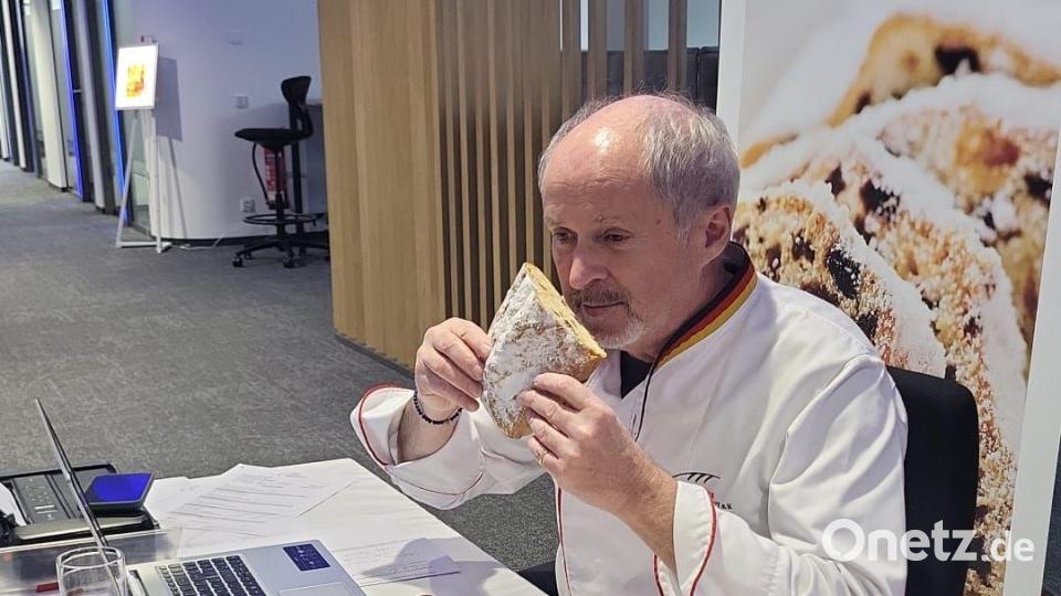 Duft, Aussehen und natürlich der Geschmack werden bei der Stollenprüfung genau unter die Lupe genommen. Bild: Bäcker-Innung Nordoberpfalz