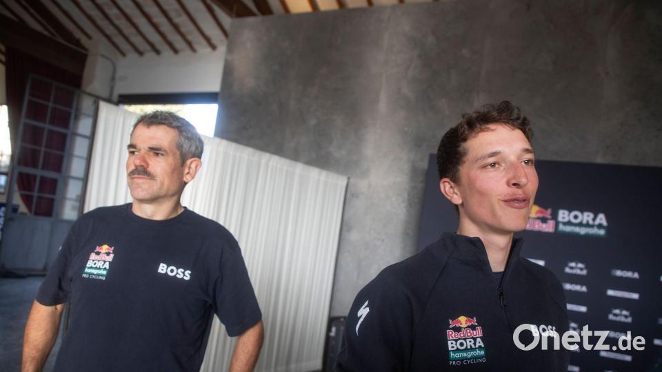 Teamchef Ralph Denk (l.) verbindet große Hoffnungen mit Florian Lipowitz. Bild: Clara Margais/dpa