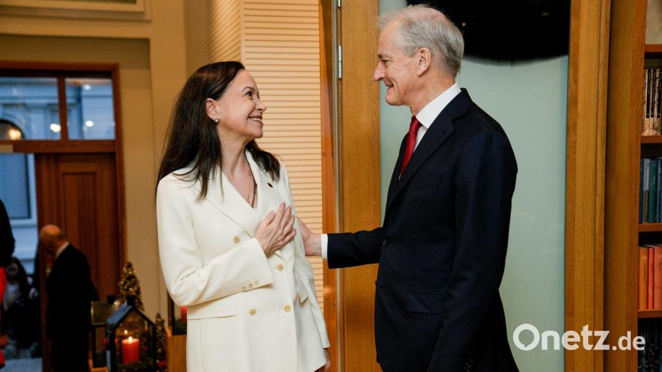 Herzlicher Empfang für die Friedensnobelpreisträgerin 2025: Ministerpräsident Jonas Gahr Store trifft sich mit Maria Corina Machado zu einem Gespräch in den repräsentativen Einrichtungen der Regierung in Oslo. Bild: Stian Lysberg Solum/NTB/dpa