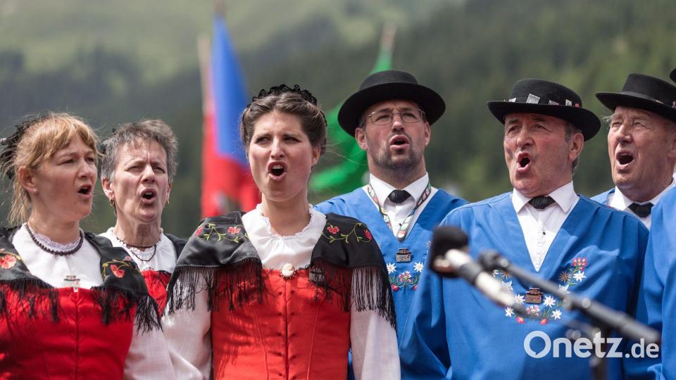 In der Schweiz ist man stolz auf die Kunst des Jodelns. (Archivbild) Bild: Arno Balzarini/KEYSTONE/dpa