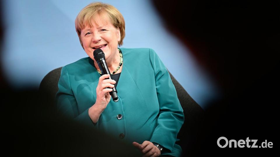 Angela Merkel erzählte von kleinen Tests mit KI-Anwendungen. Bild: Sebastian Christoph Gollnow/dpa