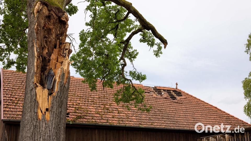 Nur wenige Minuten fegte ein Sturm über die Ortschaft Süß bei Hahnbach (Landkreis Amberg-Sulzbach), dann war wieder Ruhe. Bild: hbe