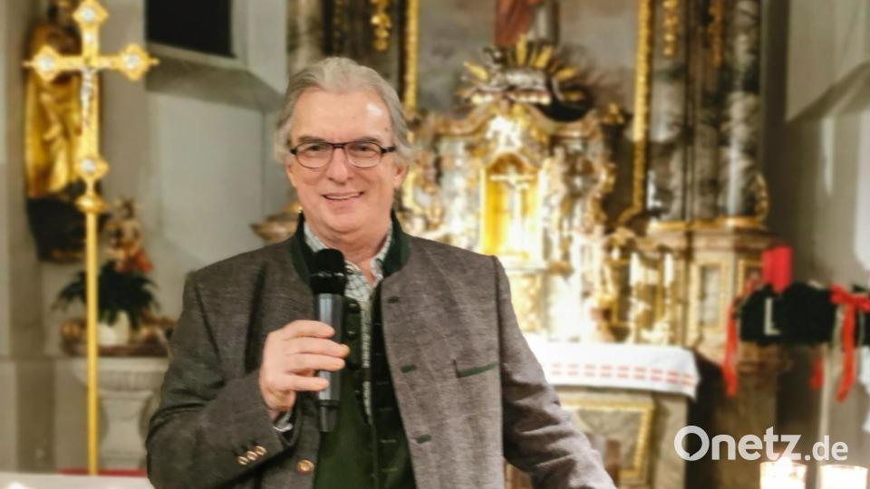 Einstimmung auf Weihnachten: Klaus Sauerbeck präsentierte in der Pfarrkirche Pullenried Ludwig Thomas "Heilige Nacht". Bild: Portner