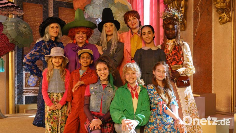 Besen fliegen, Hexen hexen und es kommt immer anders als geplant - die kleine Hexe Bibi Blocksberg ist wieder da. (Archivbild) Bild: Petro Domenigg/LEONINE Studios/Wiedemann & Berg Film/dpa