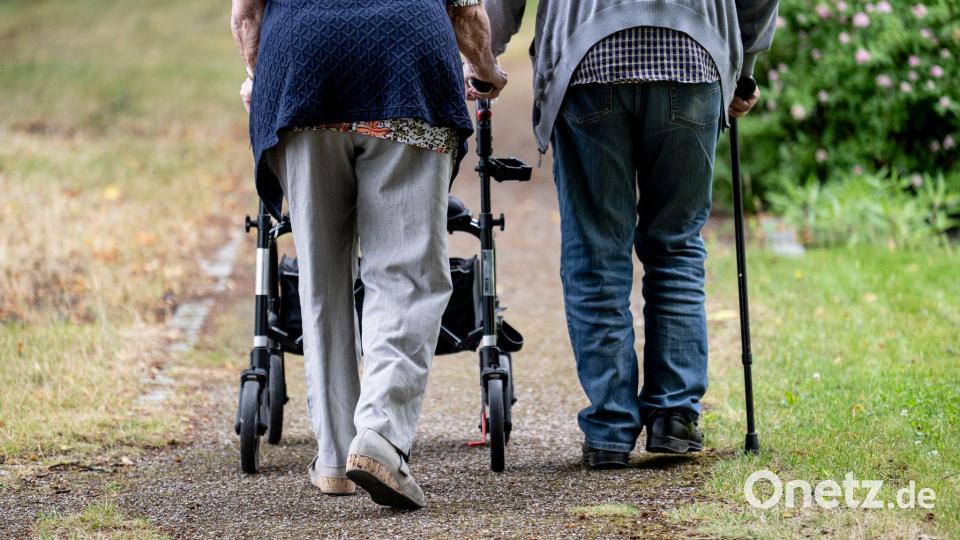 Der Pflegebedarf wird aufgrund vieler Hochaltriger in Zukunft voraussichtlich ansteigen. (Symbolbild) Bild: Fabian Sommer/dpa