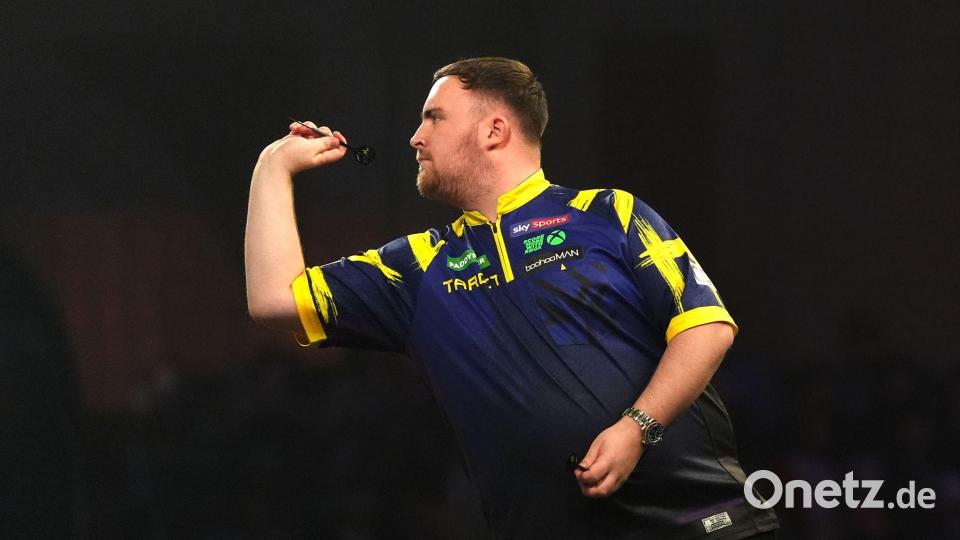 Luke Littler meistert seine Auftakthürde. Bild: Adam Davy/PA Wire/dpa