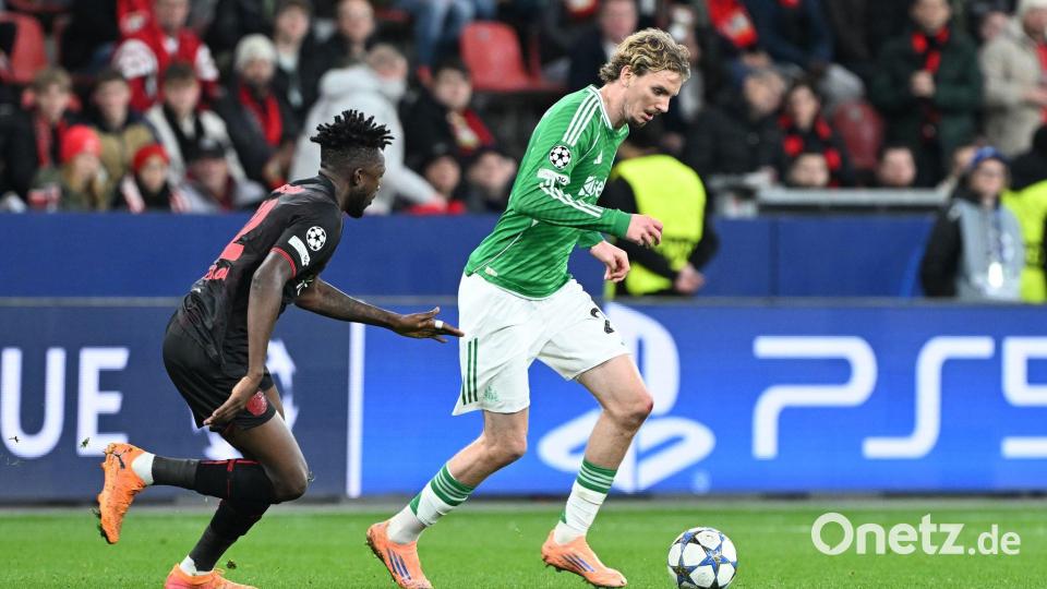 Nationalstürmer Nick Woltemade (r) spielte erstmals seit seinem Wechsel nach Newcastle wieder gegen einen Bundesliga-Club. Bild: Federico Gambarini/dpa