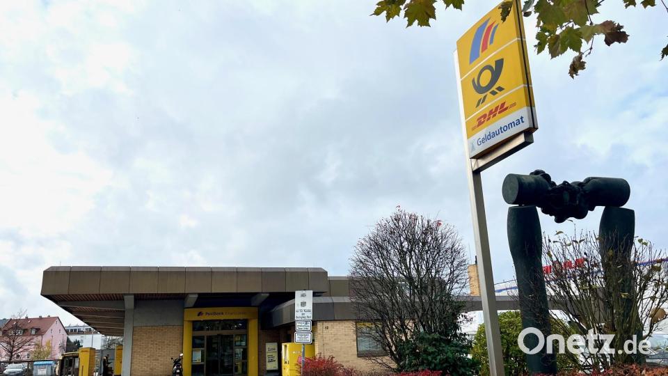 Die Tage von Postbank und Postfiliale in der Bahnhofstraße sind gezählt. Am 9. Dezember ist Schluss mit Brief und Paket. Erhalten bleiben SB-Bereich und Beratung der Postbank. Bild: Gabi Schönberger