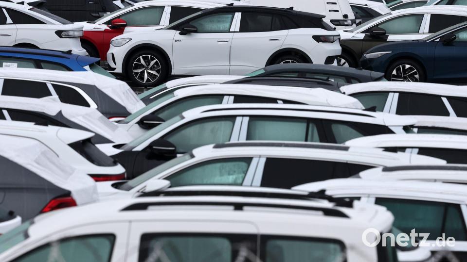 Ein Grund für die Krise: Die Autobranche schwächelt. (Archivbild) Bild: Bernd Wüstneck/dpa