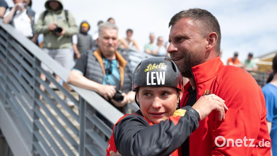 Thomas Apel, hier bei Olympia in Paris mit Tochter Elena Lilik, hat einen neuen Posten. (Archivbild) Bild: Hendrik Schmidt/dpa