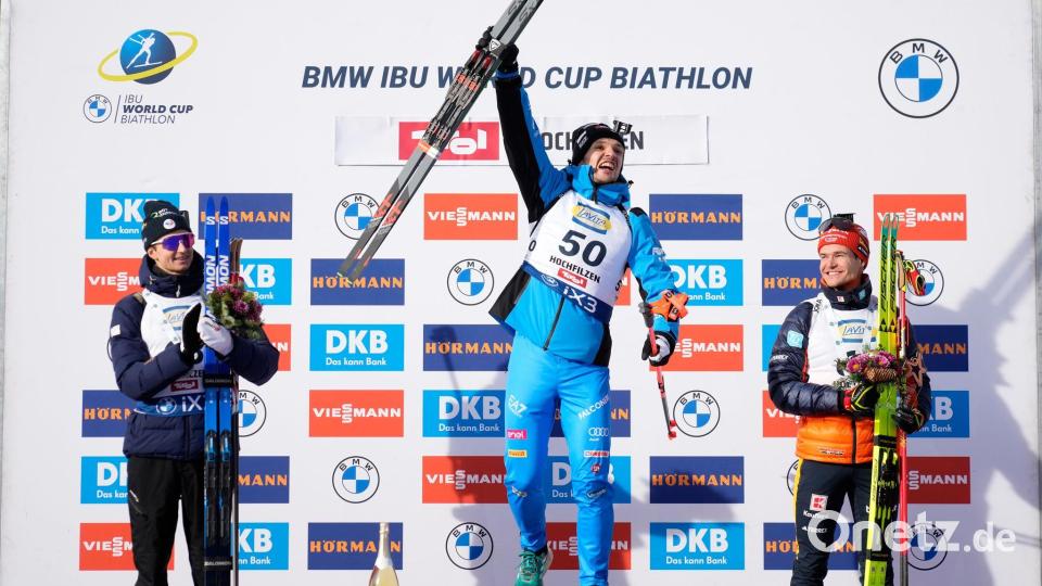 Philipp Horn (r) erlebt seine Premiere bei der Siegerehrung. Bild: Matthias Schrader/AP/dpa