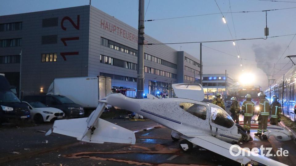 Ein Flugzeug ist im Mannheimer Stadtgebiet notgelandet. Bild: Rene Priebe/PR-Video /dpa