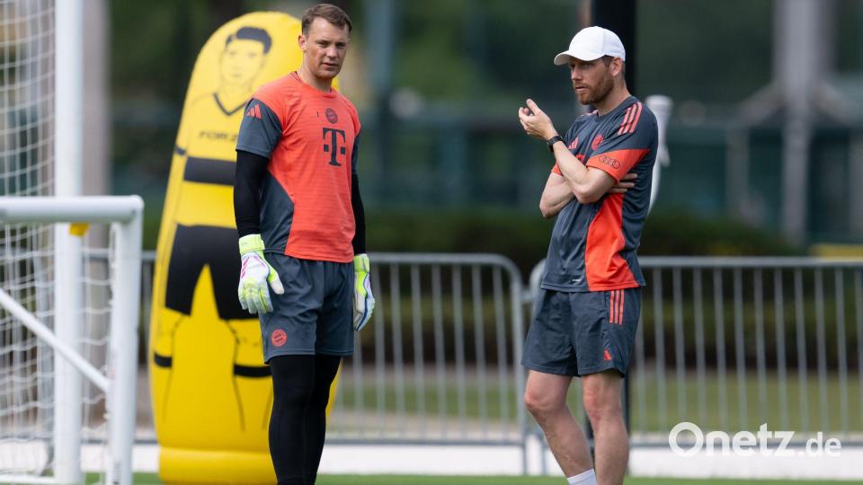 Torwarttrainer Rechner (r) bleibt längerfristig beim FC Bayern. Bild: Sven Hoppe/dpa