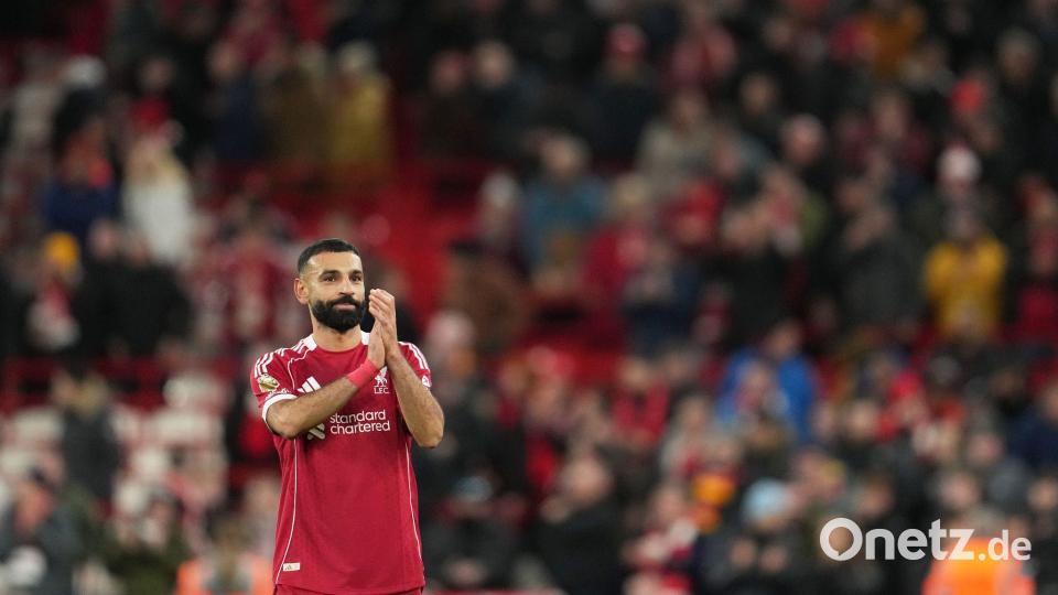 Nur ein Dankeschön - oder schon ein Abschied? Mo Salah nach dem Liverpooler Sieg Bild: Jon Super/AP/dpa