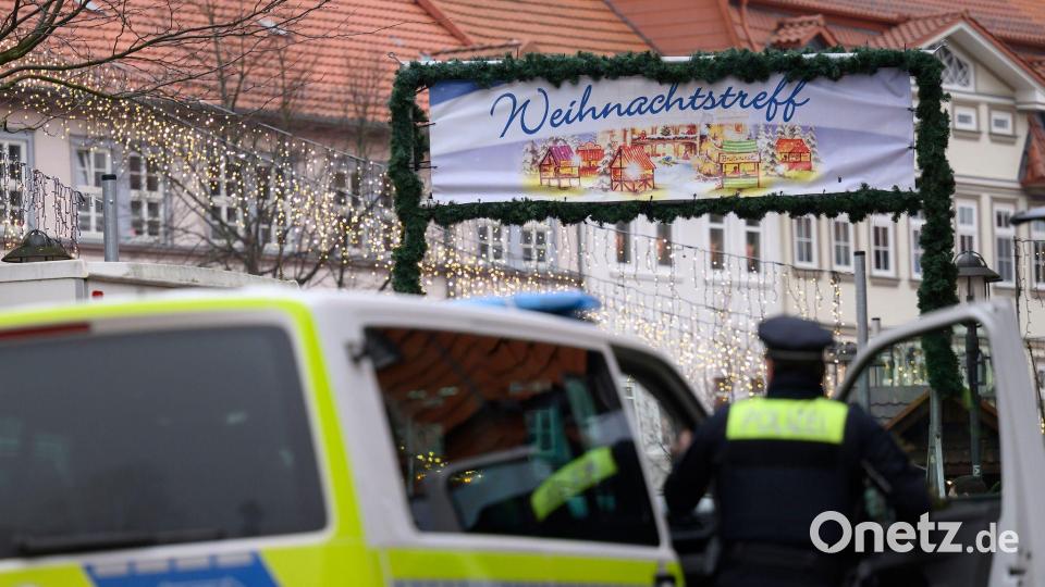 Der Weihnachtsmarkt sei in Absprache mit den Veranstaltern wieder geöffnet, teilte eine Sprecherin der Polizei auf Nachfrage mit. Bild: Swen Pförtner/dpa