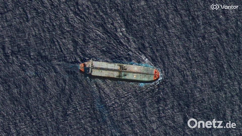 Der kürzlich von den USA vor der Küste Venezuelas beschlagnahmte Rohöltanker „Skipper“, gesehen, als das Schiff in südwestlicher Richtung fährt und sich etwa 33 Kilometer nördlich von Guadeloupe in der südlichen Karibik befindet. Bild: Uncredited/Satellite image ©2025 Vantor/AP/dpa