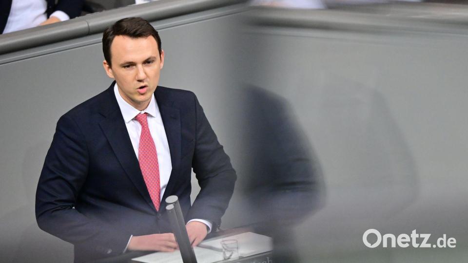 Der Vorsitzende der Jungen Gruppe der Union, Pascal Reddig (CDU), hat sich kritisch zum Rentenpaket positioniert, das aus seiner Sicht gegen die Prinzipien der Generationengerechtigkeit verstößt. (Archivfoto) Bild: Sebastian Christoph Gollnow/dpa