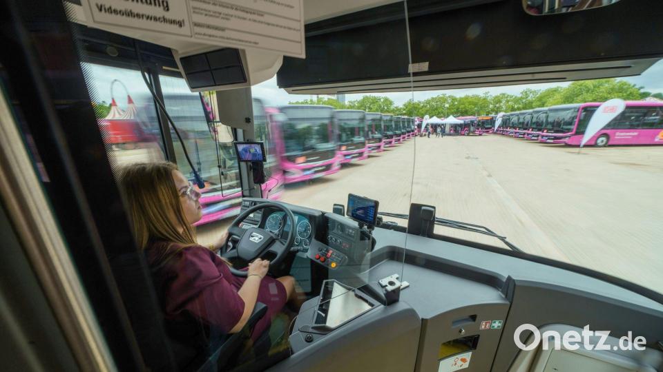 Die Bahn betreibt auch viele Busse - nicht nur für Ersatzverkehr. Bild: Andreas Arnold/dpa