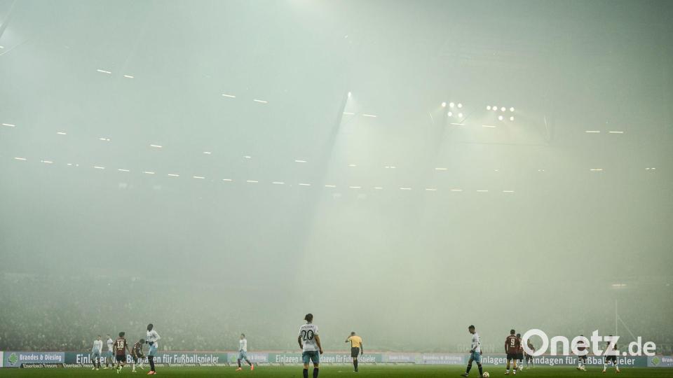 Spielunterbrechung in Hannover. Bild: Swen Pförtner/dpa
