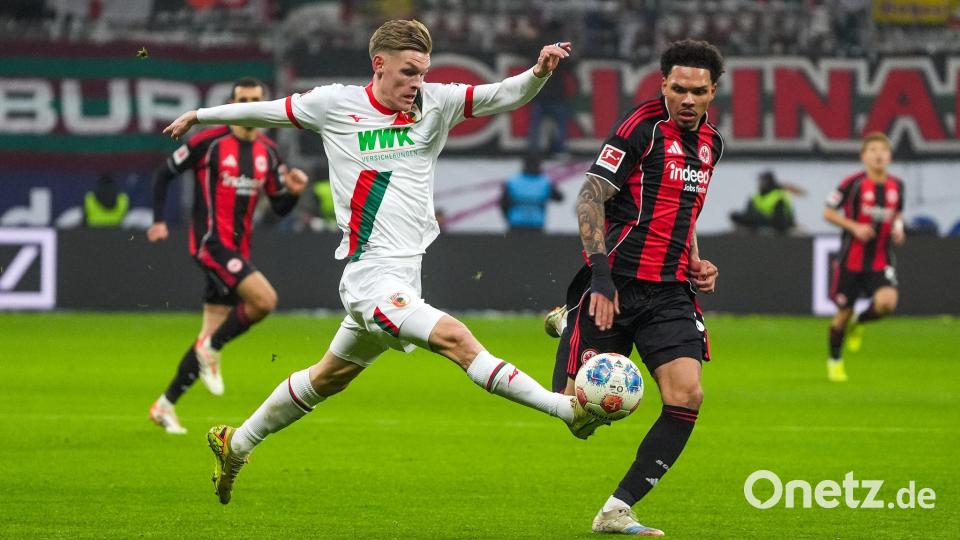 Viel Kampf, wenig Glanz im Duell zwischen Frankfurt und Augsburg. Bild: Marc Schüler/dpa