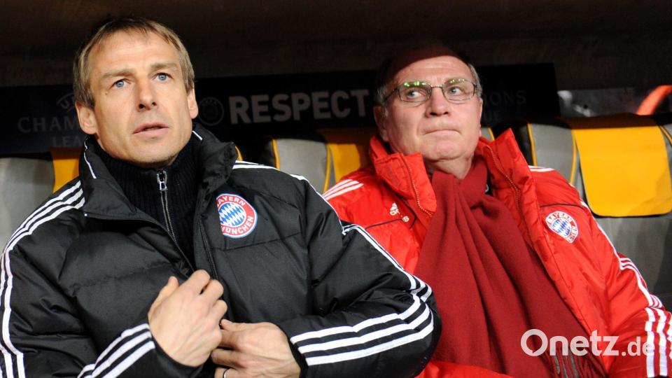 Die Trennung von Trainer Klinsmann (l) erfolgte im Jahr 2009 vorzeitig. (Archivbild) Bild: picture alliance / dpa