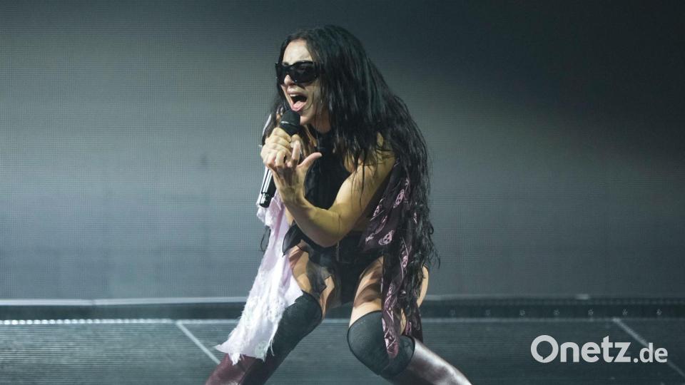 Von Charli xcx kommt der Soundtrack zur neuen Romanverfilmung „Wuthering Heights“. Bild: Scott A Garfitt/Invision via AP/dpa