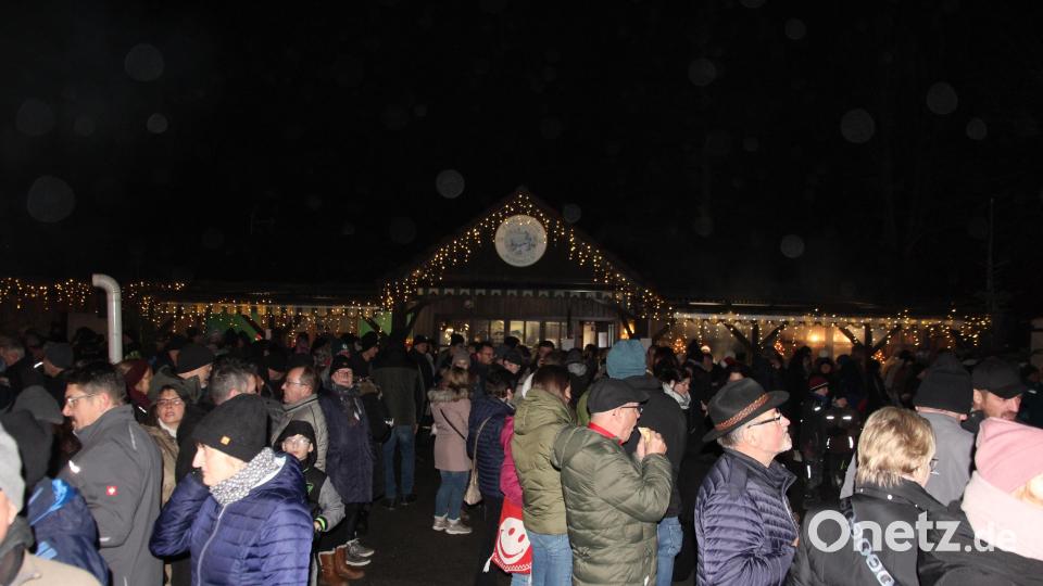 Tolles Ambiente und Hunderte von Besuchern bei der Fischerhütte. Bild: kro