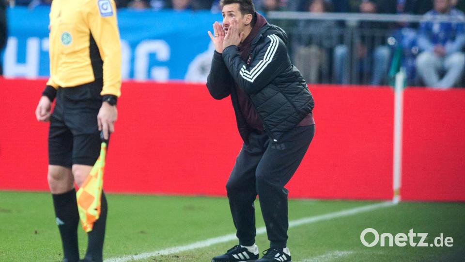 Miroslav Klose hadert mit der Nürnberger Niederlage. Bild: Bernd Thissen/dpa