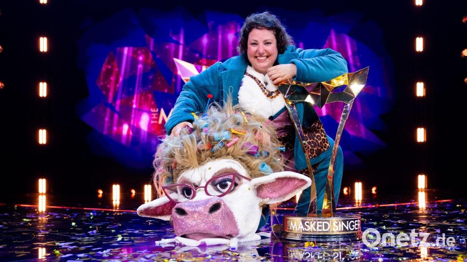 Komikerin Meltem Kaptan steckte unter dem Kuh-Kostüm. Bild: Rolf Vennenbernd/dpa