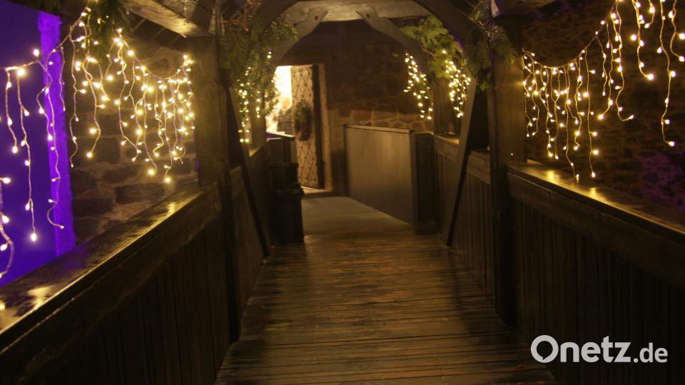 Der Brücke zur Burg war festlich dekoriert Bild: wro