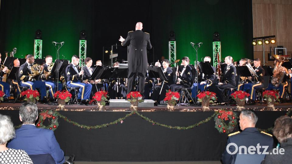 Die "United States Army Europe Band" begeisterte beim Weihnachtskonzert in der Stadthalle Grafenwöhr. Bild: rgr