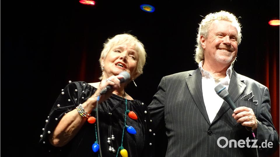 Donna Rhodes (links) und ihr Ehemann Craig Morris: Sie stand mit Elvis bei "Suspicious Minds" im Aufnahmestudio, er ging viele Jahre lang mit Ray Charles und Loretta Lynn auf Tour. Bild: Houschka