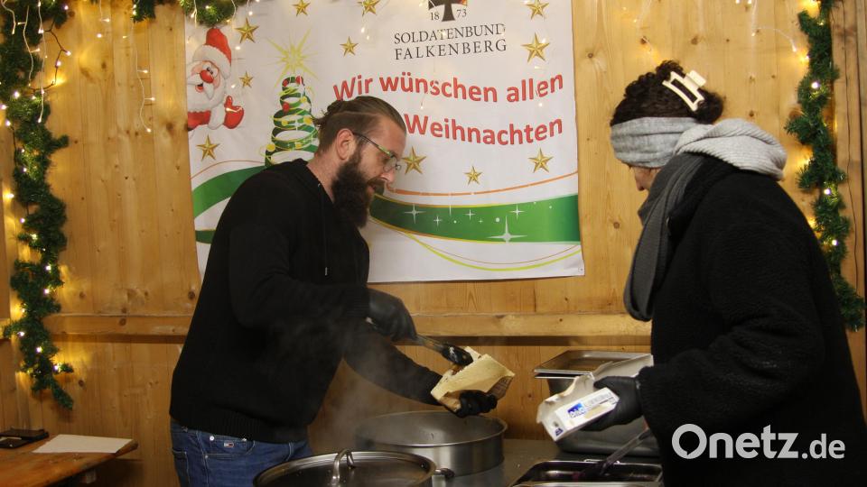 Mit im Boot war der Soldatenbund Falkenberg, bei dem man Gyrostaschen erwerben konnte. Bild: wro