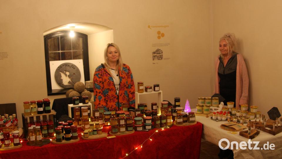 Einkaufen oder auch nur schauen konnten die zahlreichen Besucher auch in der Wächterstube in der Burg. Bild: wro