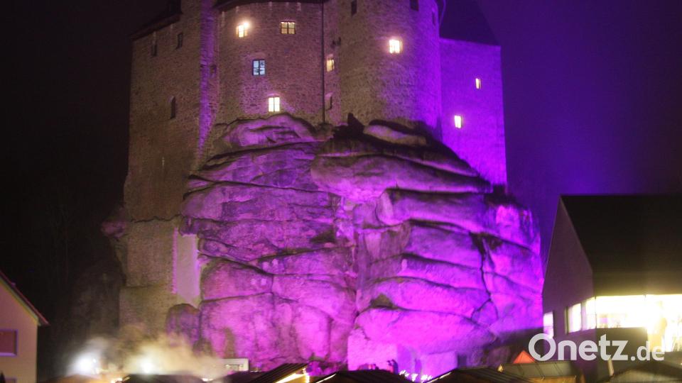 Die angestrahlte Burg in Falkenberg war ein Blickfang. Bild: wro
