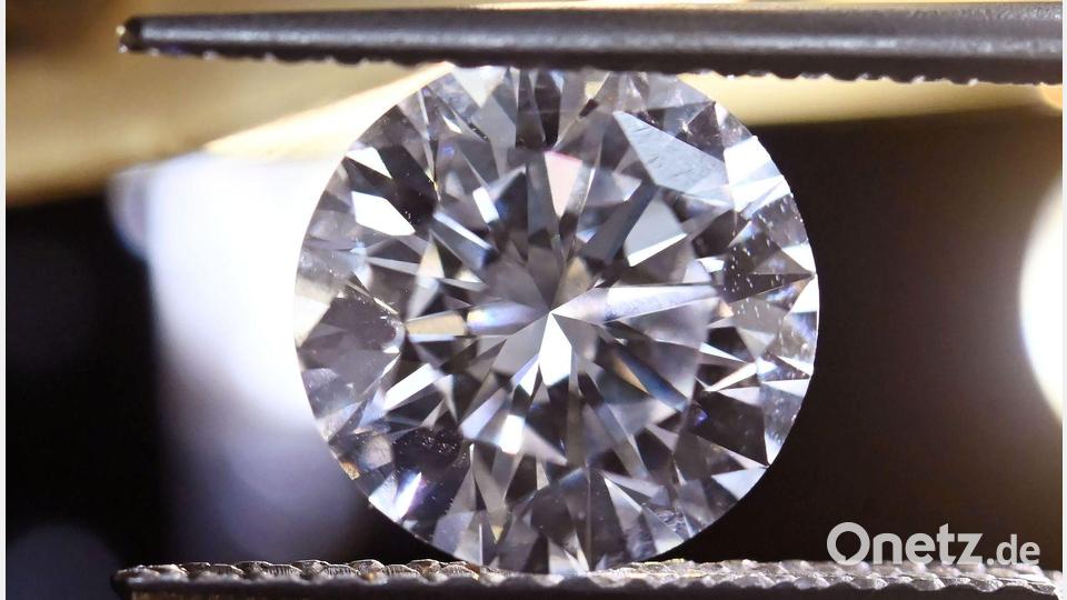 Geschliffen funkeln Diamanten. (Archivbild) Bild: Uli Deck/dpa