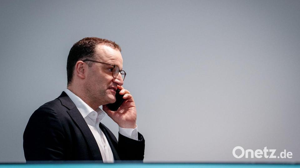 Jens Spahn ist in der Corona-Krise laut einer Untersuchung „gegen den Rat seiner Fachabteilungen“ in großem Umfang in die Schutzmasken-Beschaffung eingestiegen. (Archivfoto) Bild: Kay Nietfeld/dpa