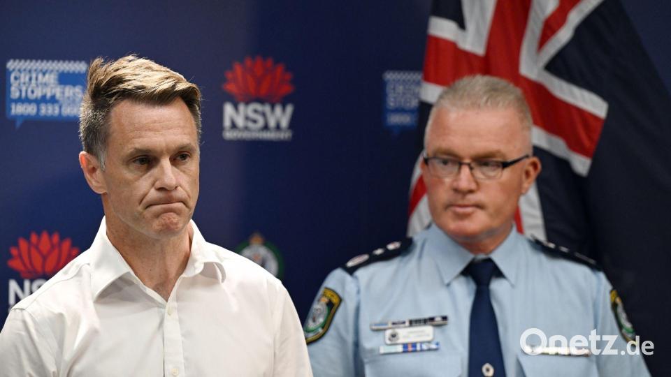 Der Regierungschef der Region New South Wales, Chris Minns (links), sprach von gezielter Gewalt gegen Juden. Bild: Dean Lewins/AAP/dpa