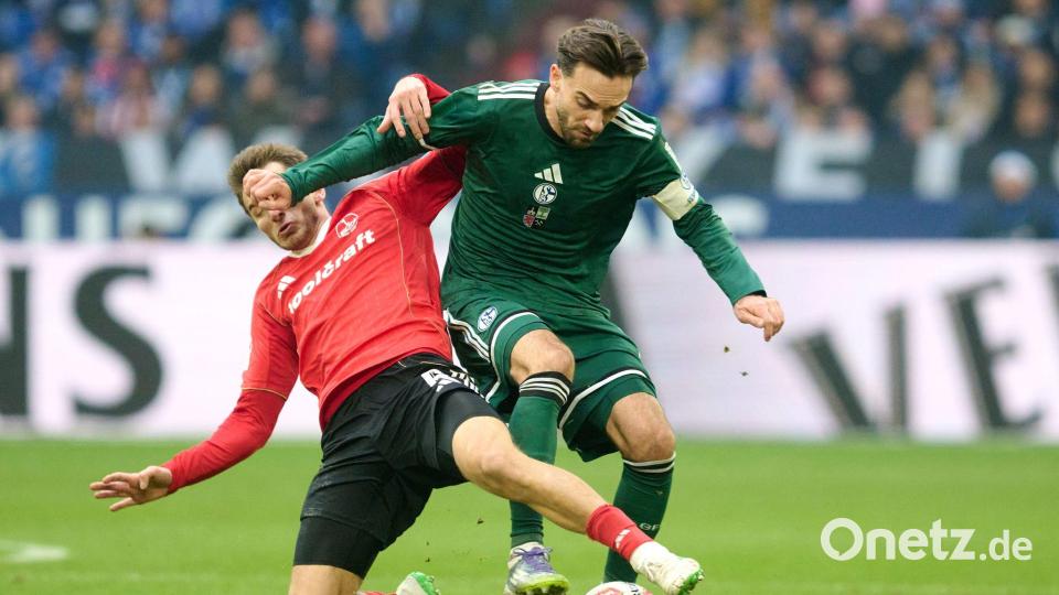 Schalke diesmal in Grün statt Königsblau. Bild: Bernd Thissen/dpa