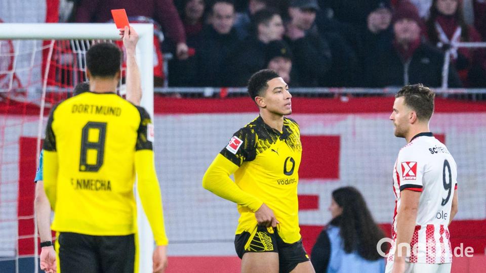 Sah für eine Notbremse die Rote Karte: Dortmunds Jobe Bellingham (M.). Bild: Tom Weller/dpa